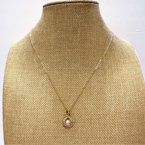 New Swarovski Elements Crystal Necklace- gold w/ faux pearl & clear crystals - Picture 2 of 12